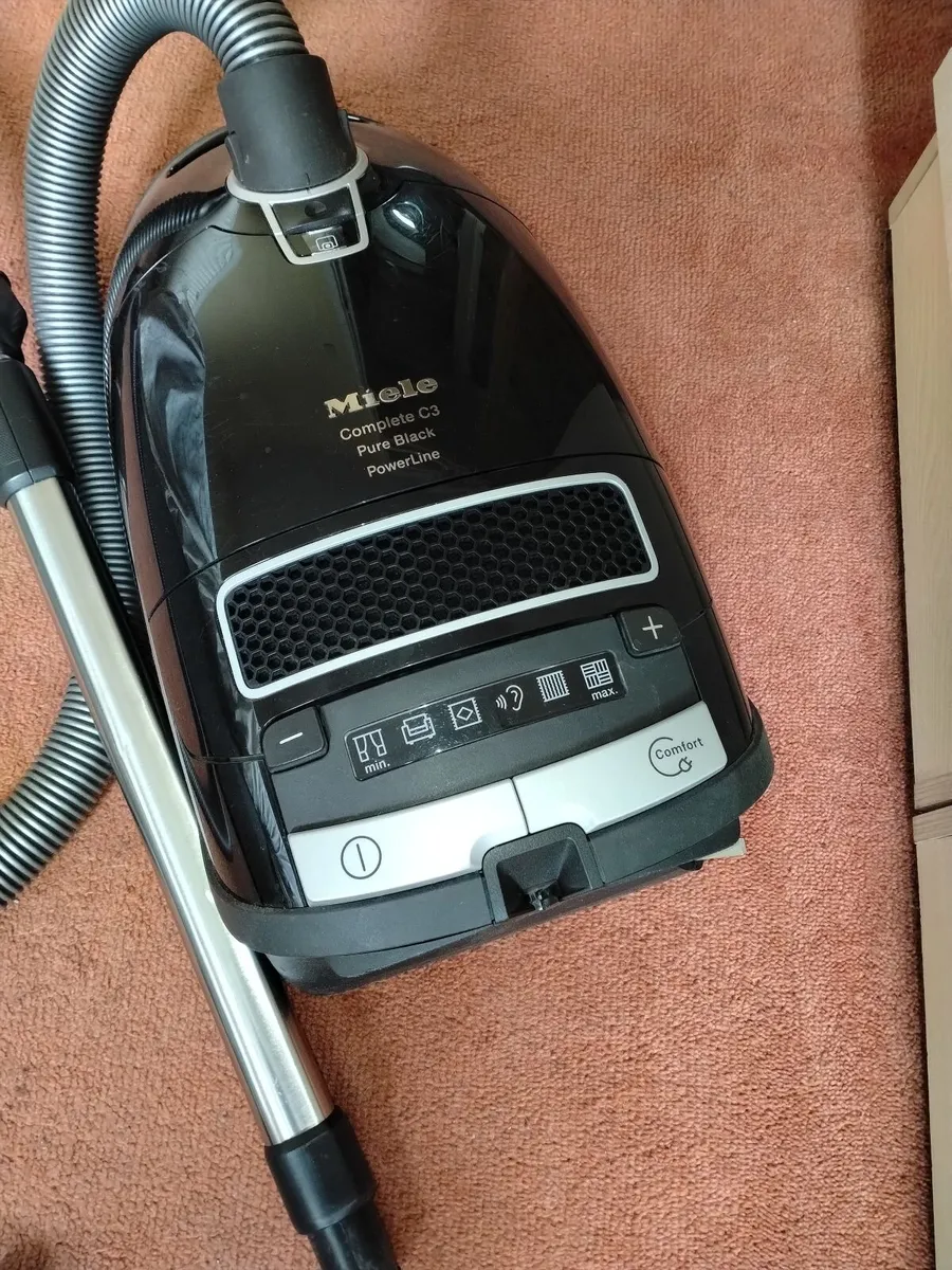 Miele vacuum cleaner Complete C3 - Image 1