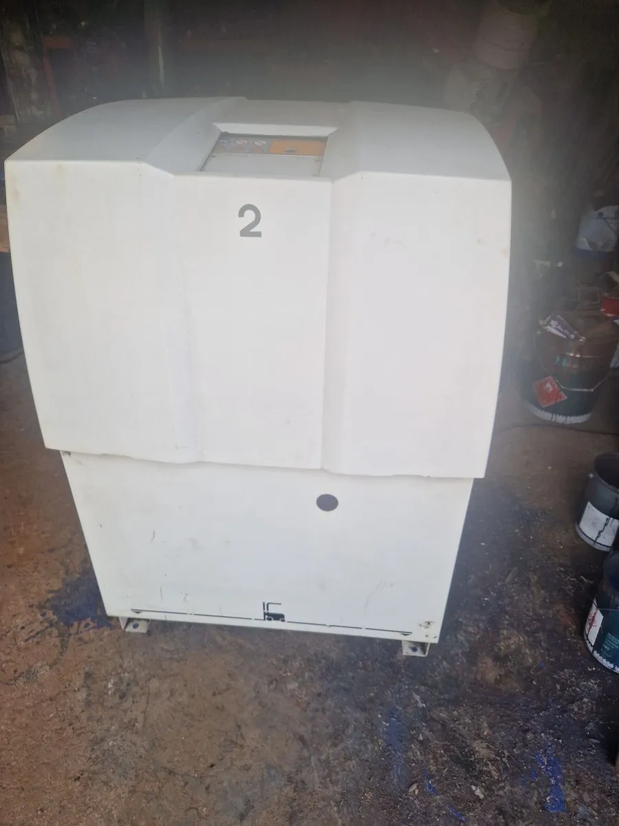 Compressor and tank - Image 1