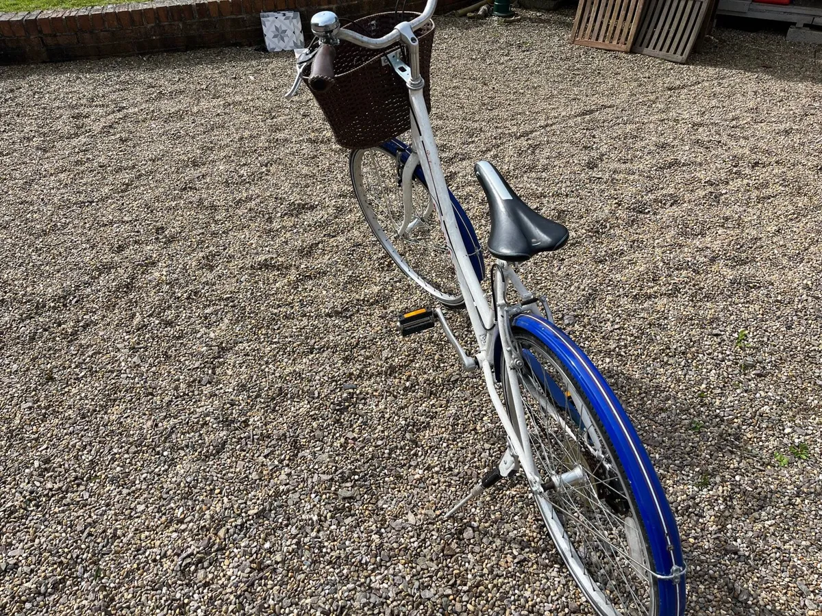 Lady’s Bike - Image 1