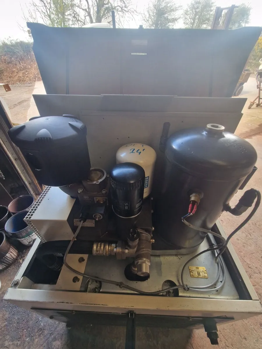 Compressor and tank - Image 2