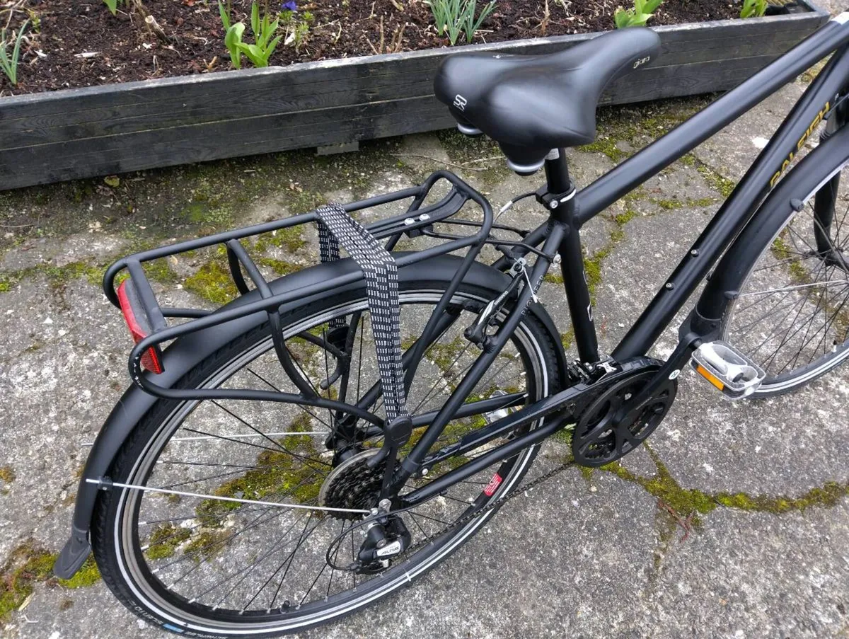 NEW UNUSED Raleigh Pioneer 4 Hybrid Trekking Bike - Image 4