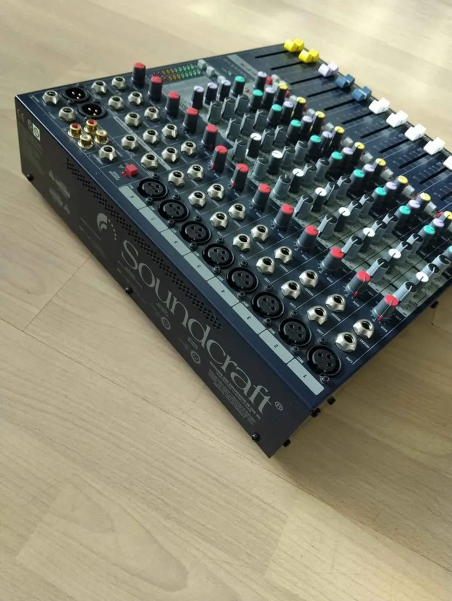 SOUNDCRAFT 8EFX MIXING DESK CONSOLE - Image 4