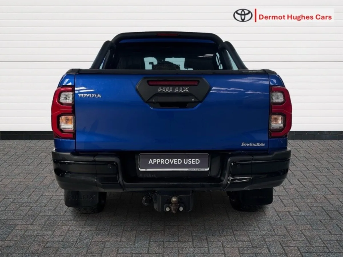 Toyota Hilux 2.8 INVINCIBLE BLACK PACK NO VAT - Image 4