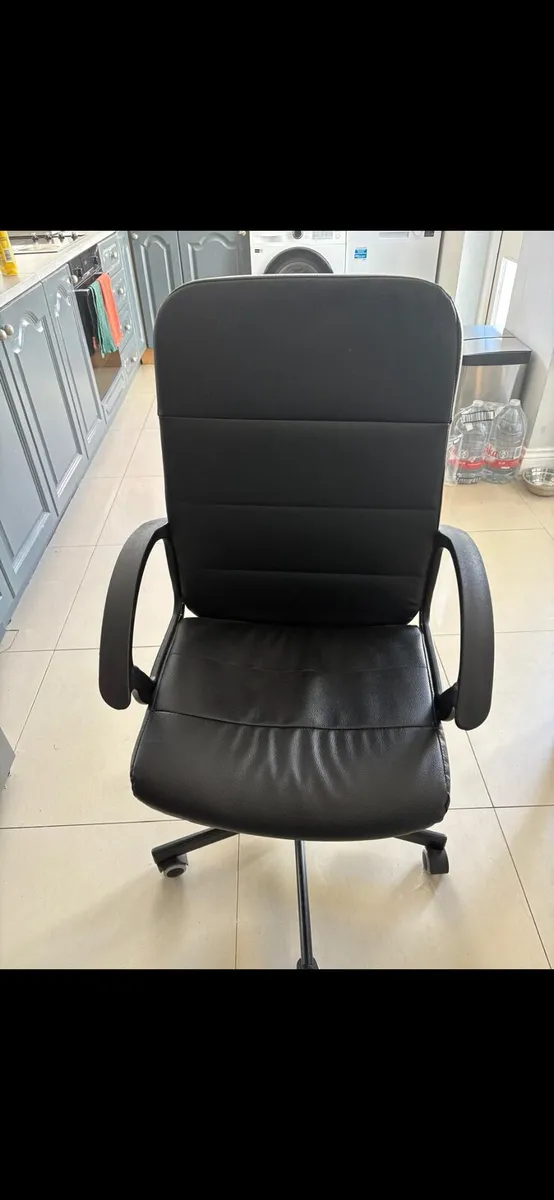 Office chair - Image 1