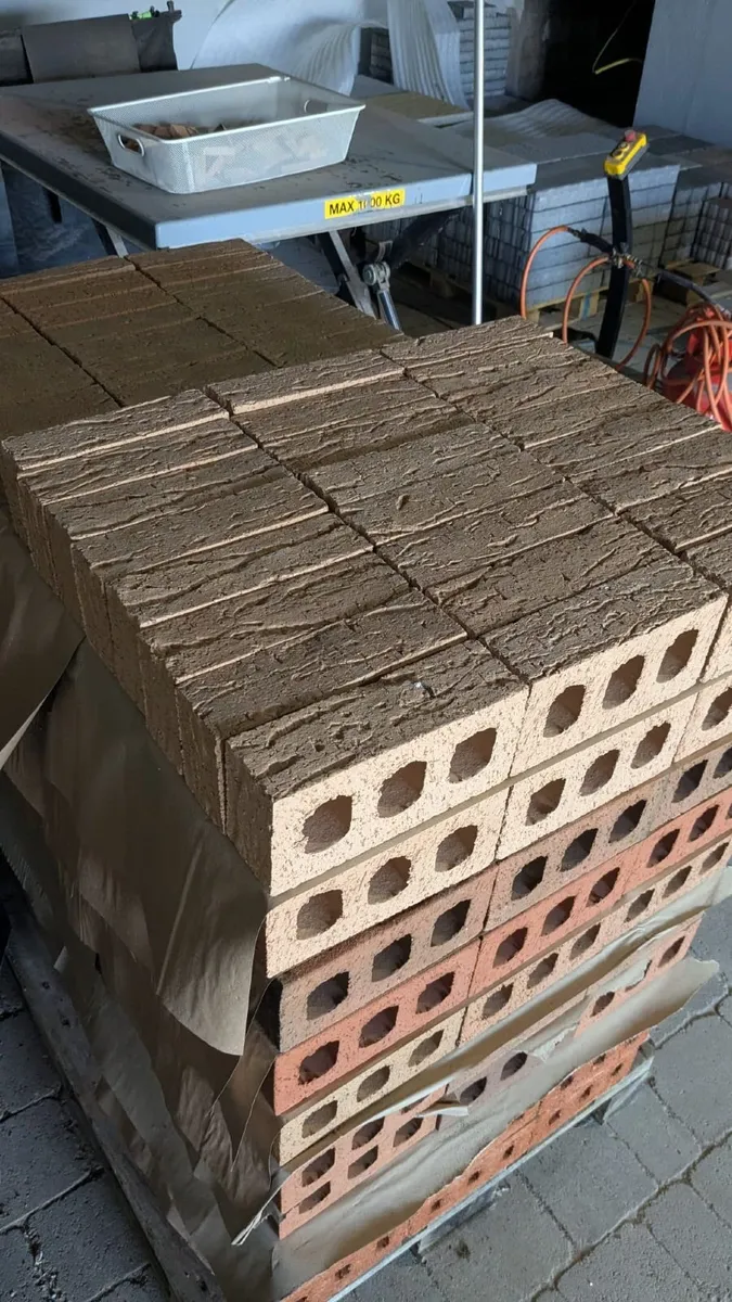 Clay bricks - Image 2
