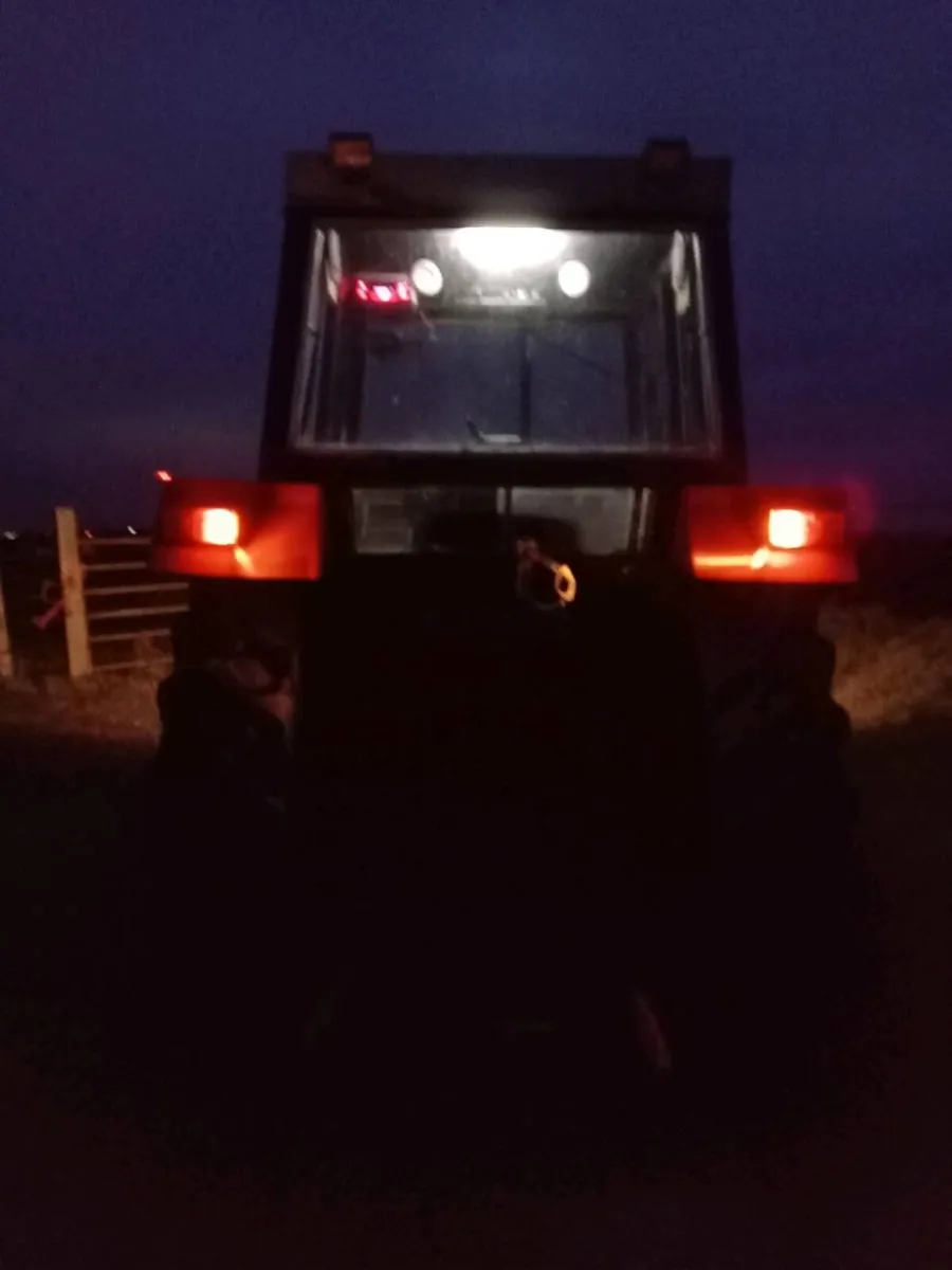 International tractor 884 - Image 3