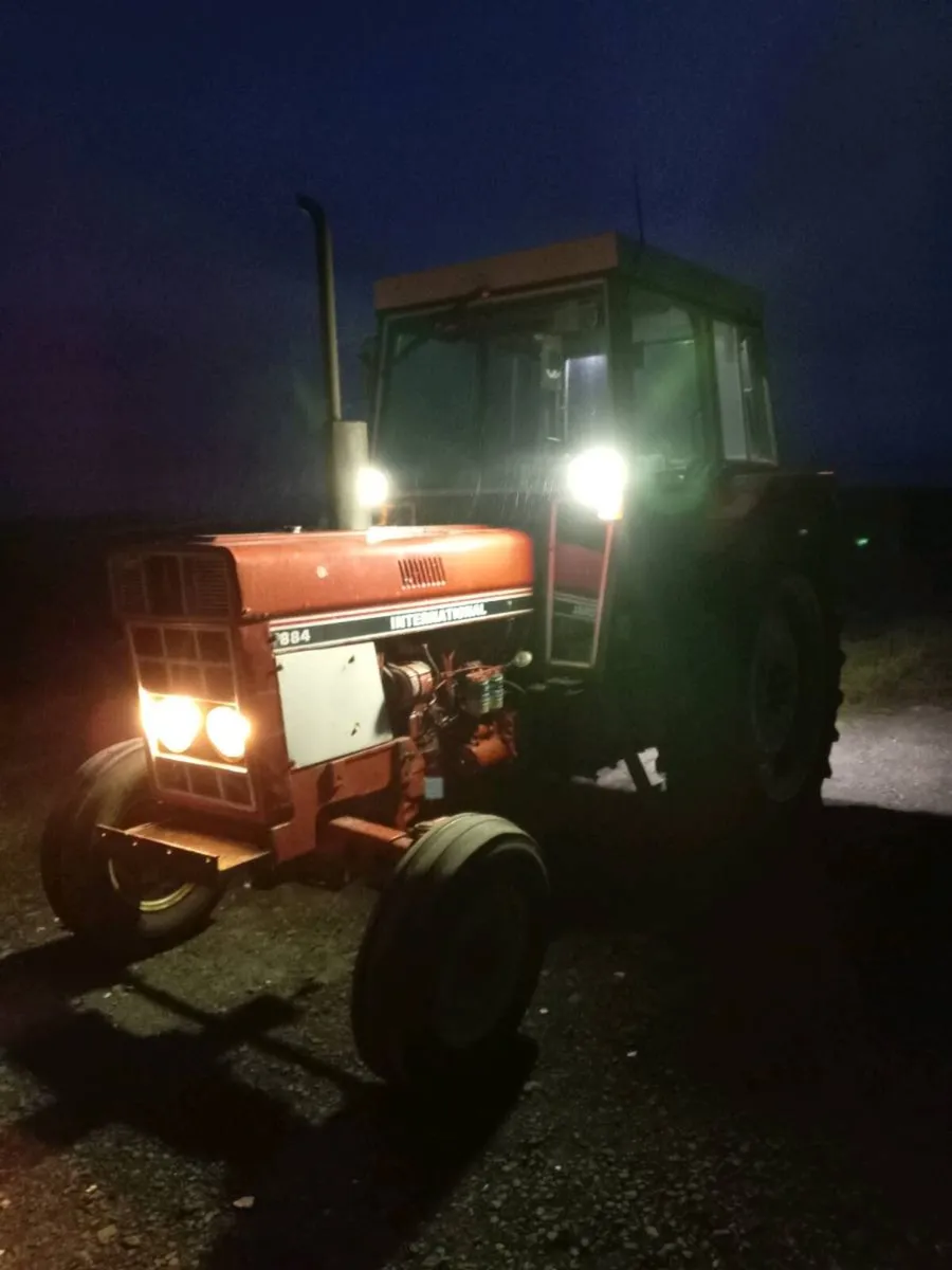 International tractor 884 - Image 4