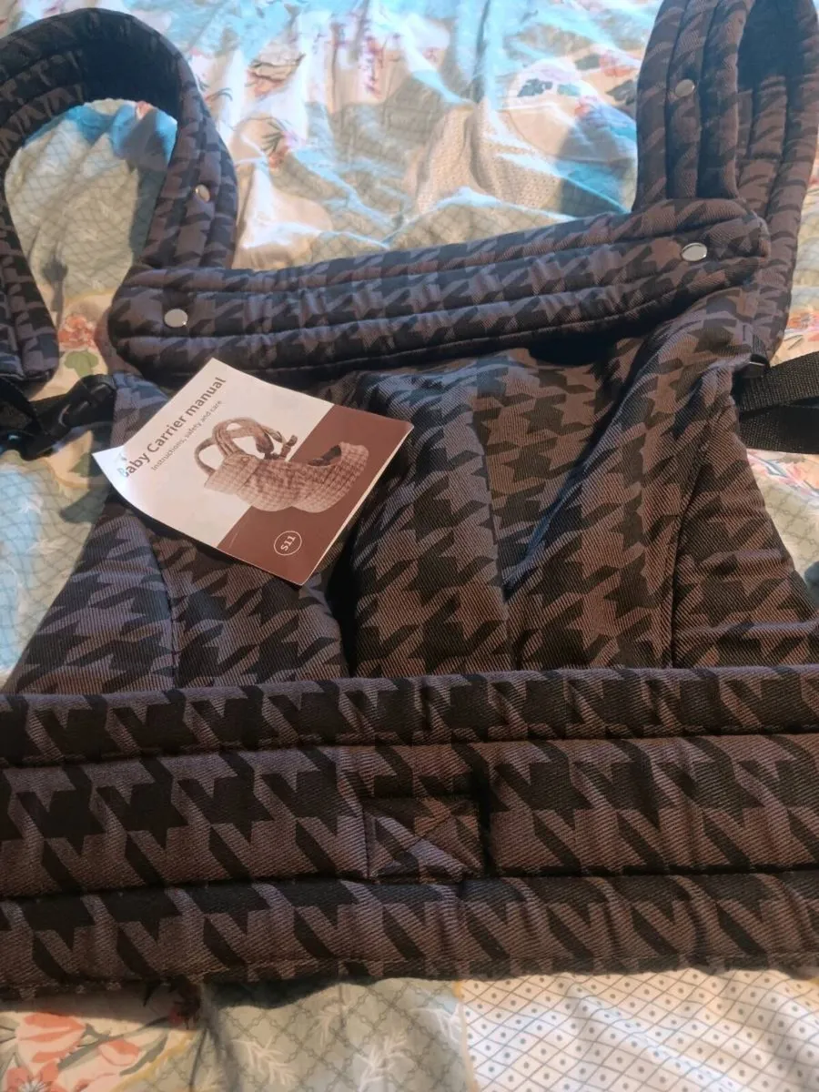 Baby carrier - Image 1