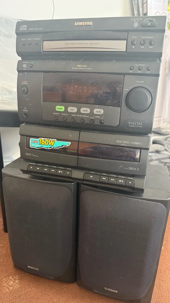 Samsung MAX-440 Stereo System CD/Cassette/Radio - Image 1