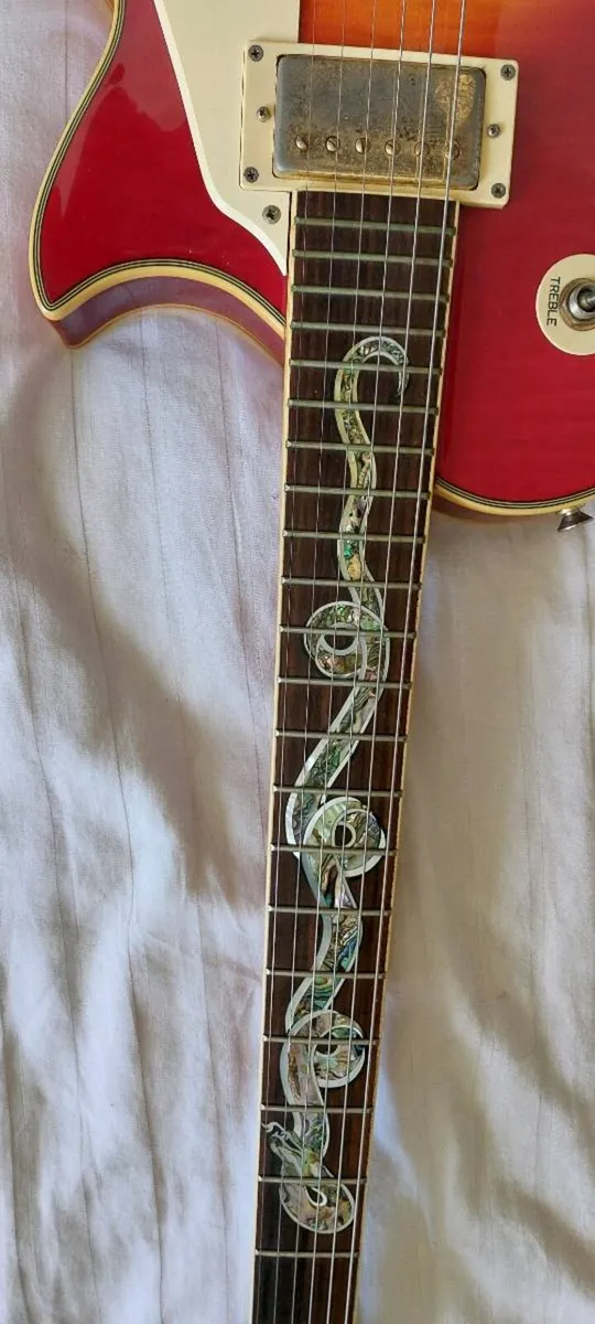 Electric guitar - Image 1