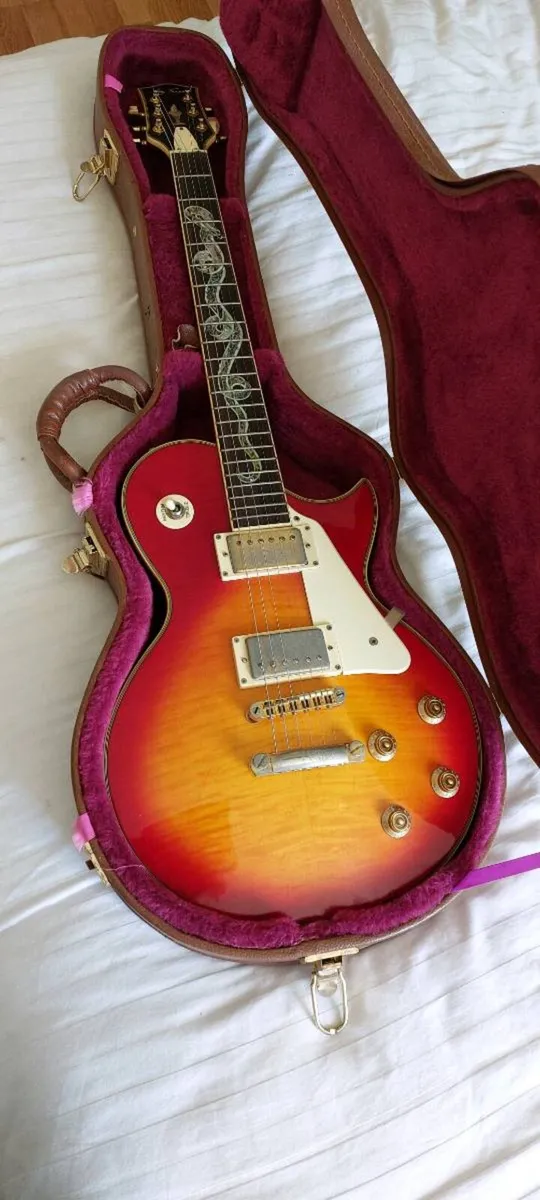 Electric guitar - Image 2