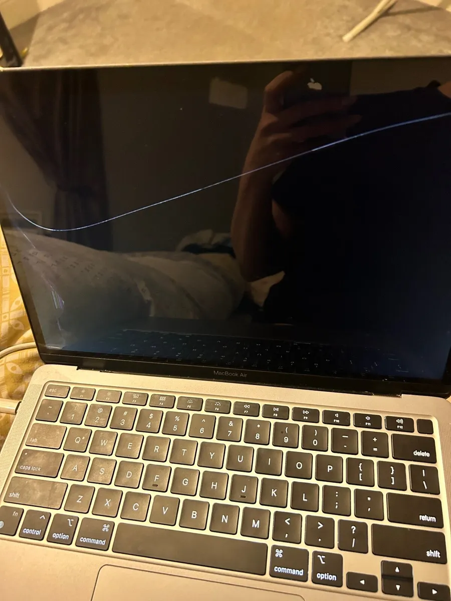 Broken MacBook - Image 1