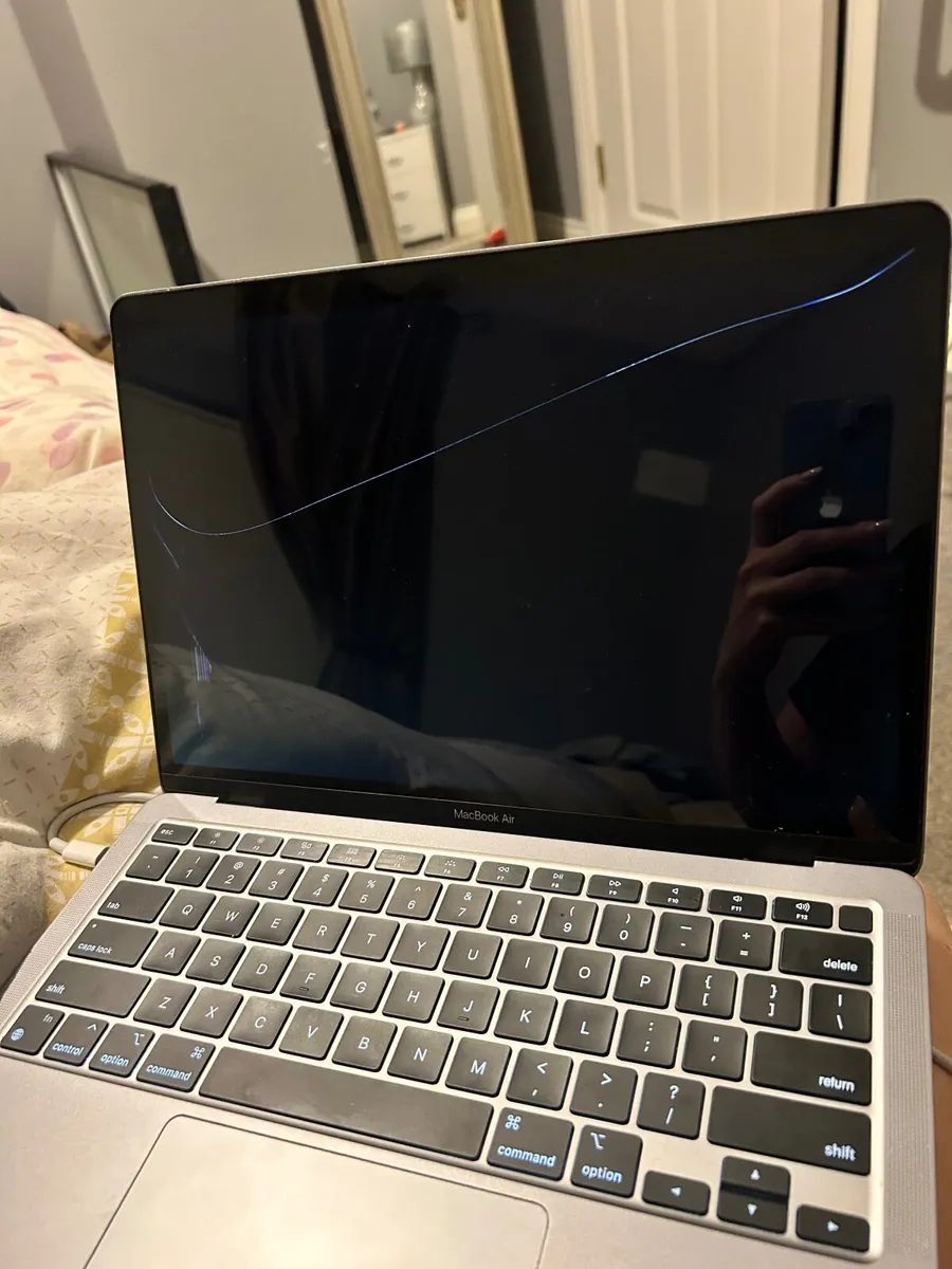 Broken MacBook - Image 2