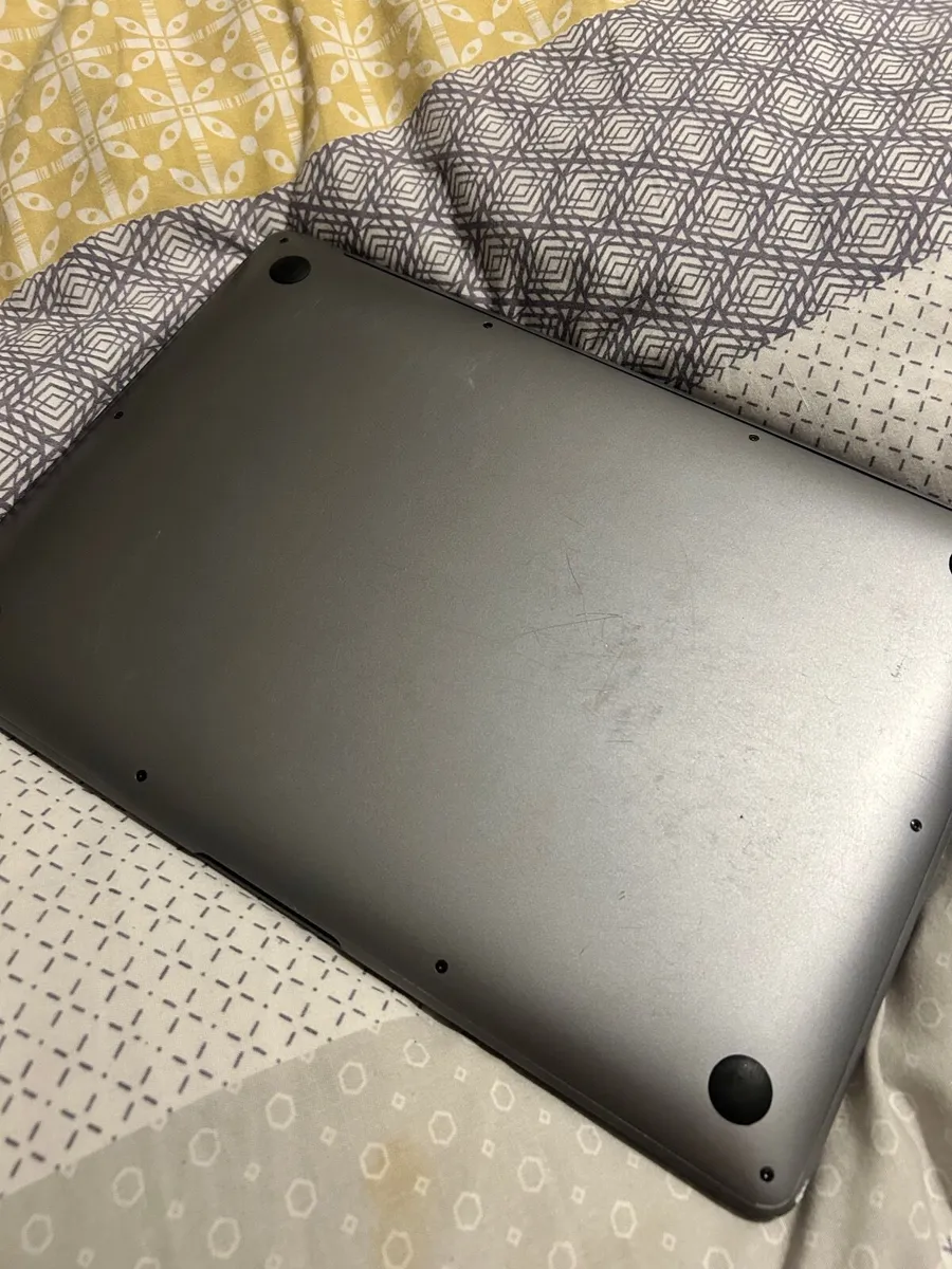 Broken MacBook - Image 4