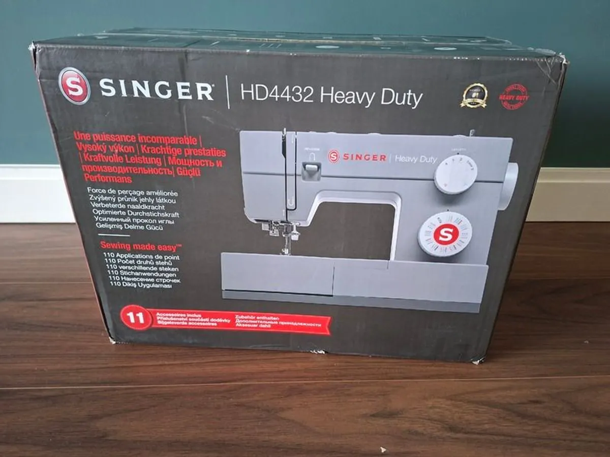 Singer HD4432 Heavy Duty Sewing Machine Used Once, Boxed