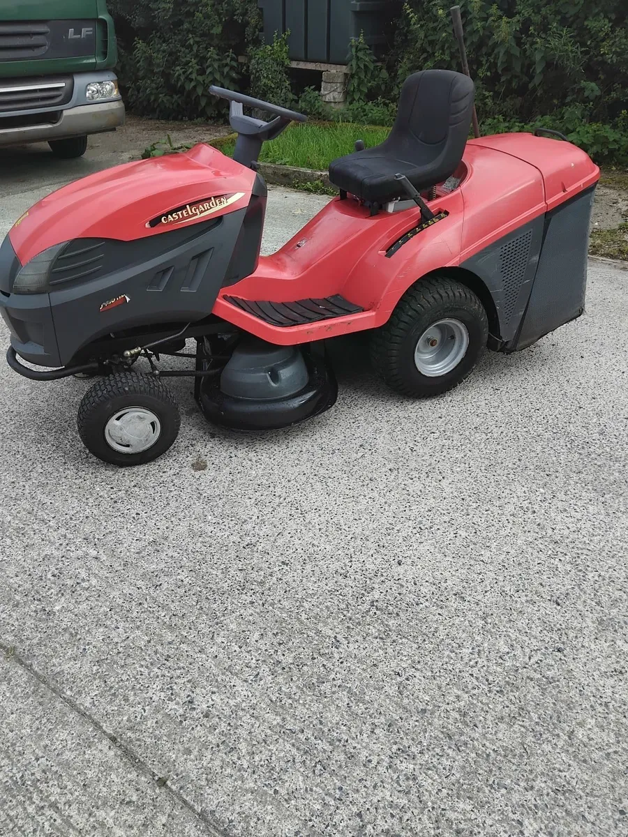 Castelgarden ride on 13.5hp hydrostatic - Image 2