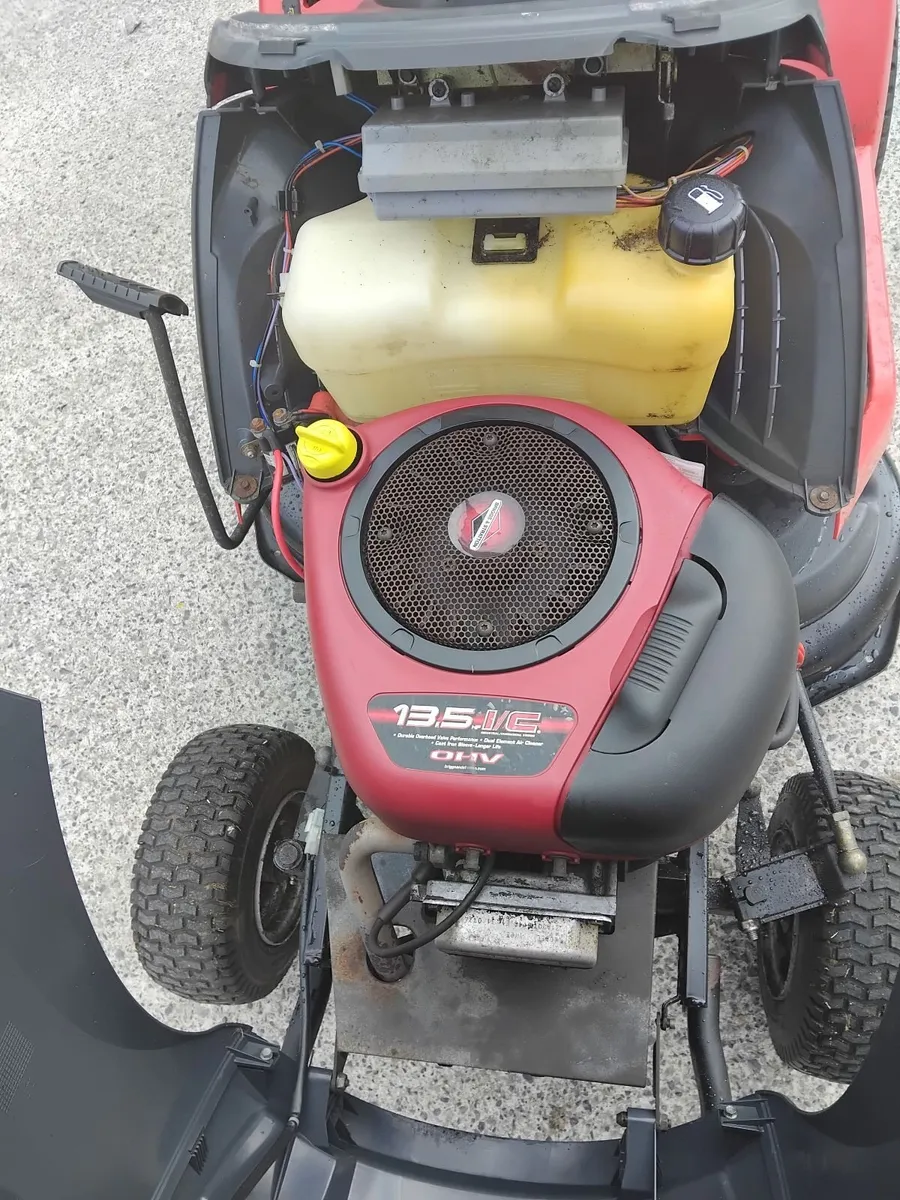 Castelgarden ride on 13.5hp hydrostatic - Image 3