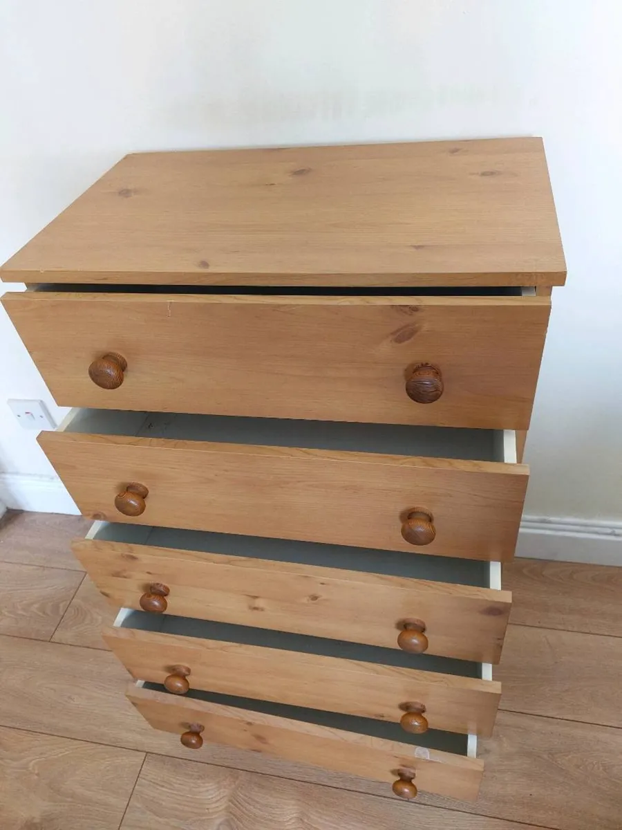 5 Drawer chest, Cat bed and scratch pole, 4ft bed - Image 1