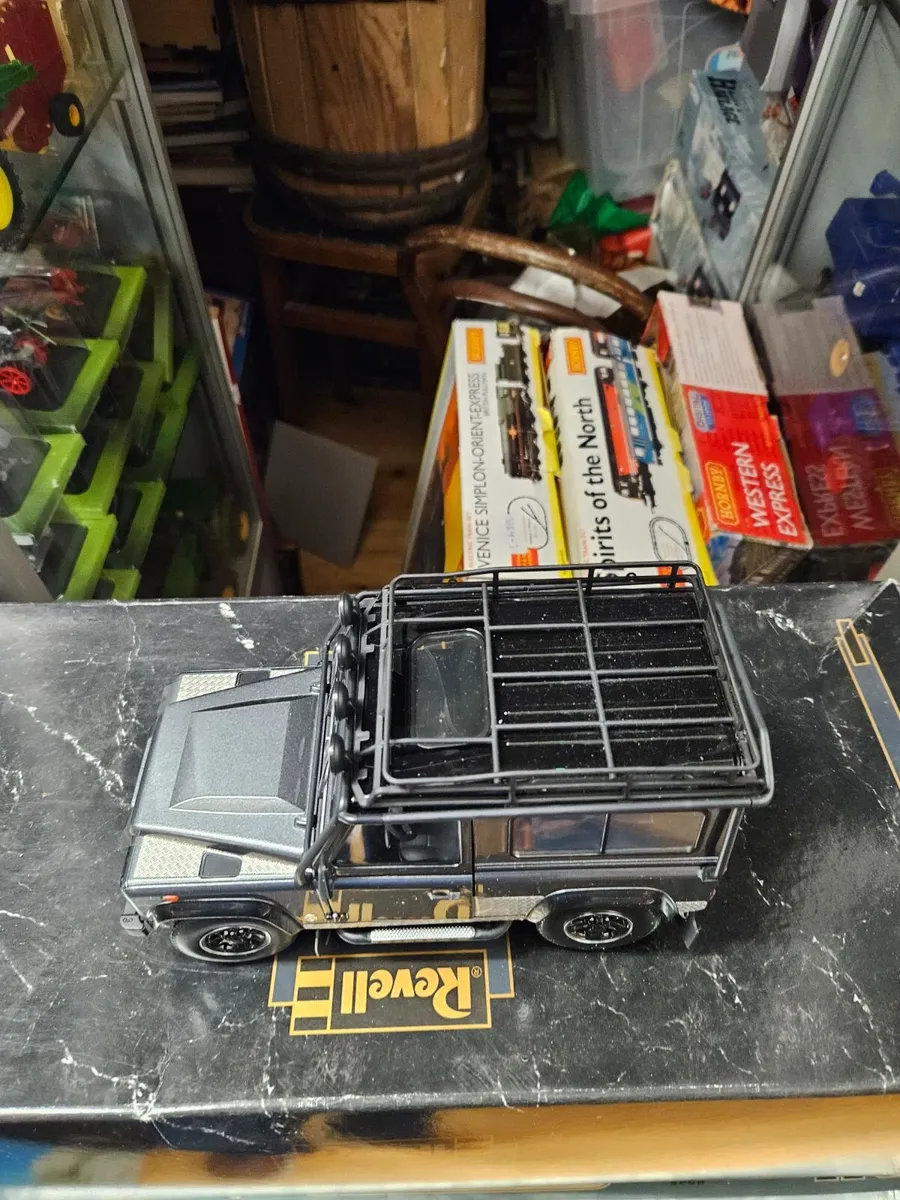 Corgi Kyosho Landrover Defender 1.18 - Image 2
