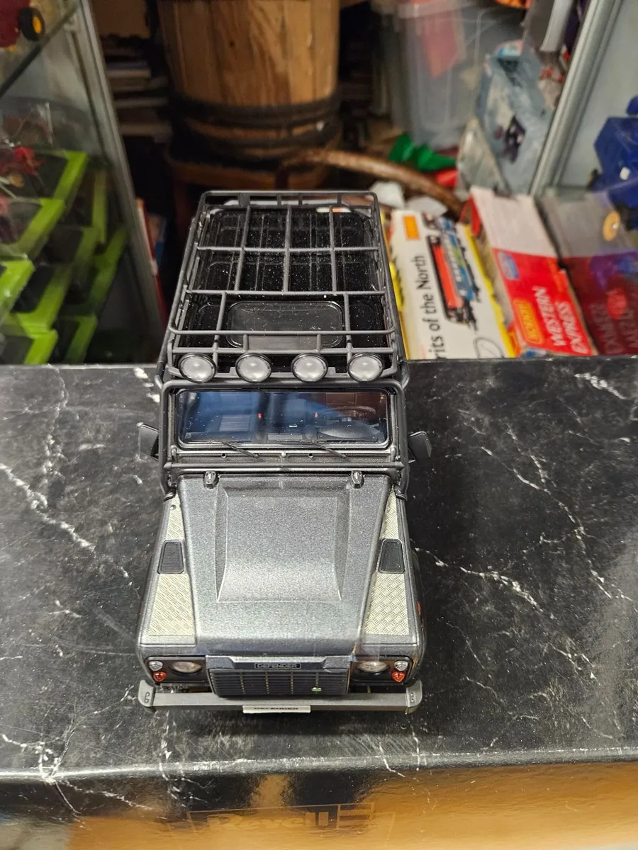 Corgi Kyosho Landrover Defender 1.18 - Image 3