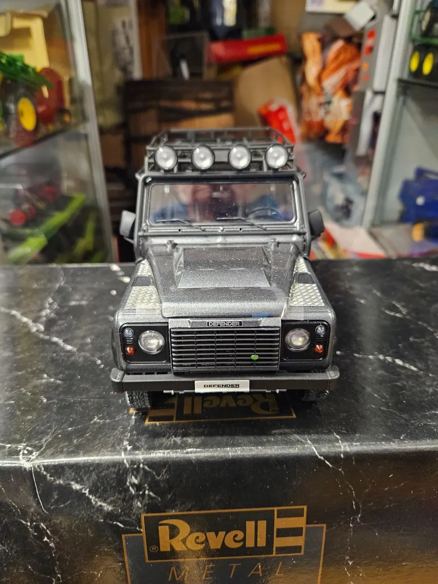 Corgi Kyosho Landrover Defender 1.18 - Image 1