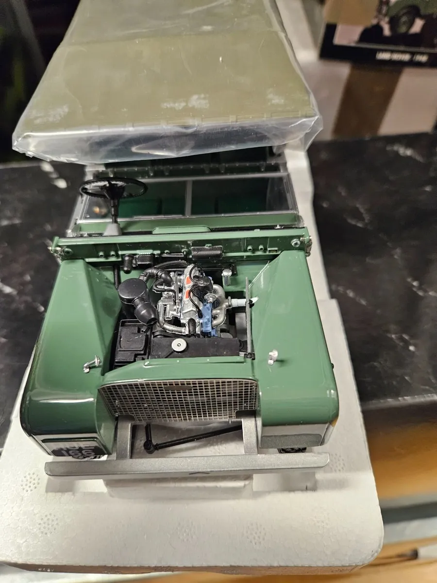 Corgi Minichamps Landrover 1.18 - Image 2