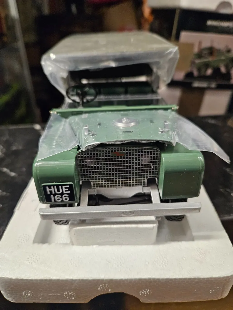 Corgi Minichamps Landrover 1.18 - Image 4