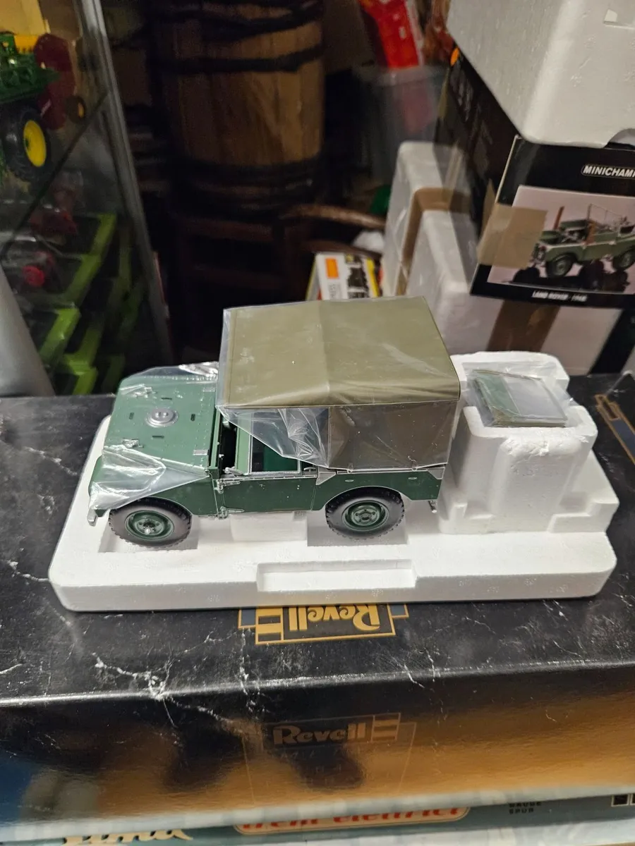 Corgi Minichamps Landrover 1.18 - Image 1