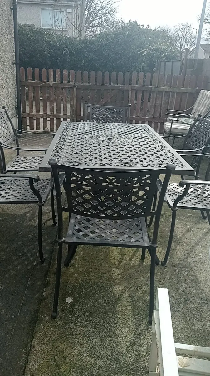 Garden furniture - Image 1