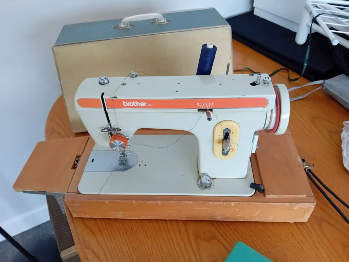 Brother 671 Sewing Machine - Image 2