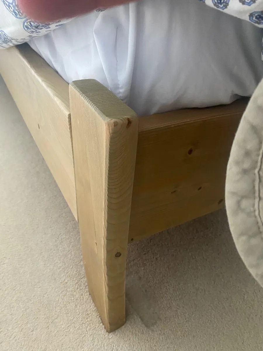 Solid pine double bed frame - Image 3