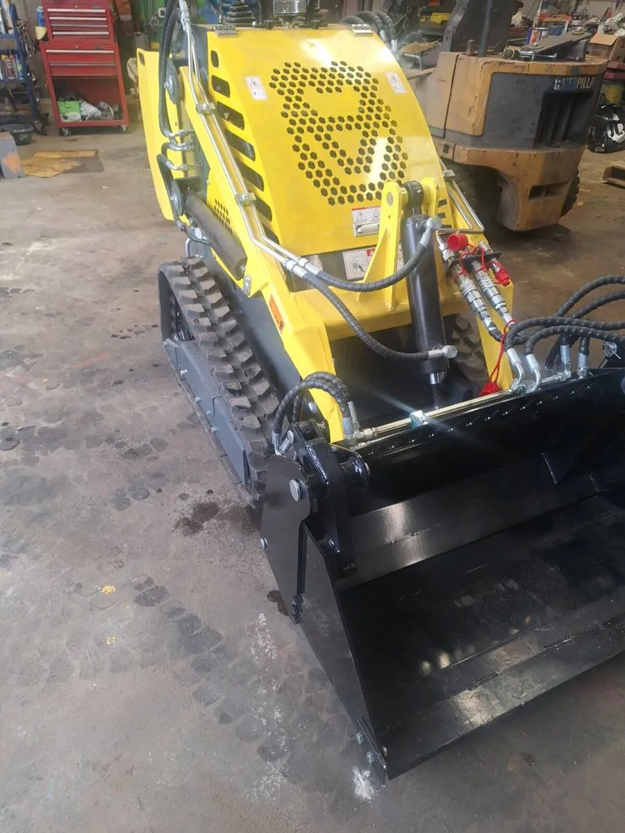 Petrol driven skidsteer - Image 2