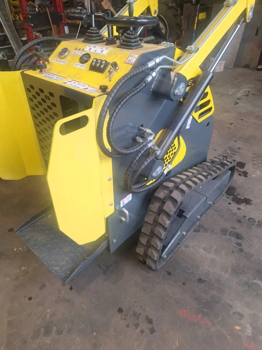 Petrol driven skidsteer - Image 4