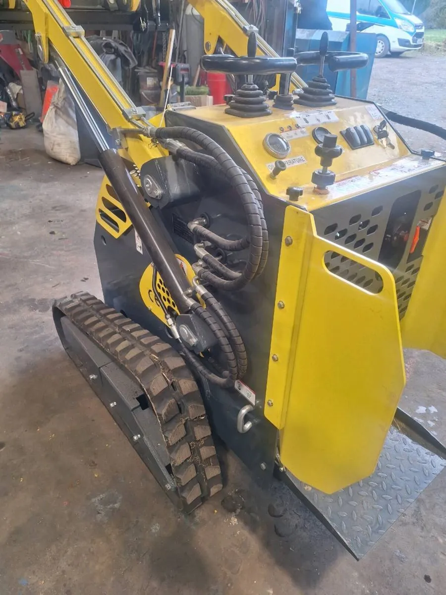 Petrol driven skidsteer - Image 3