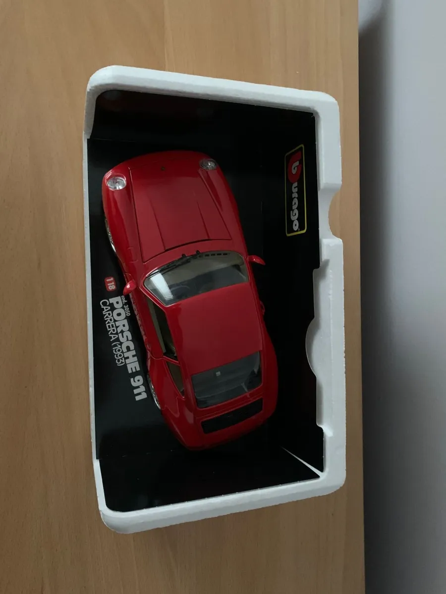 Porsche 911 Carrera (1993) 1/18 Burago Model Car - Image 3