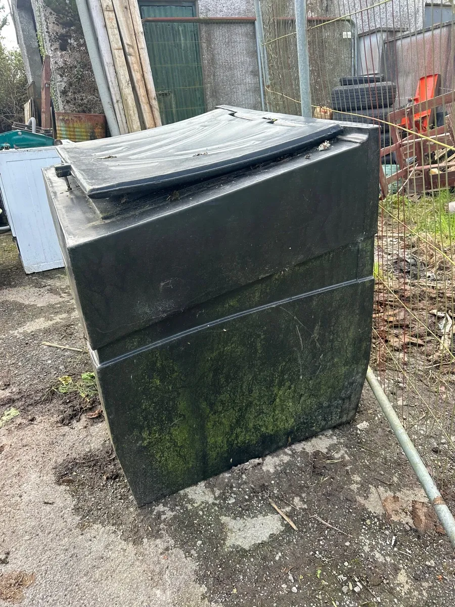 Coal bunker/dog kennel - Image 4