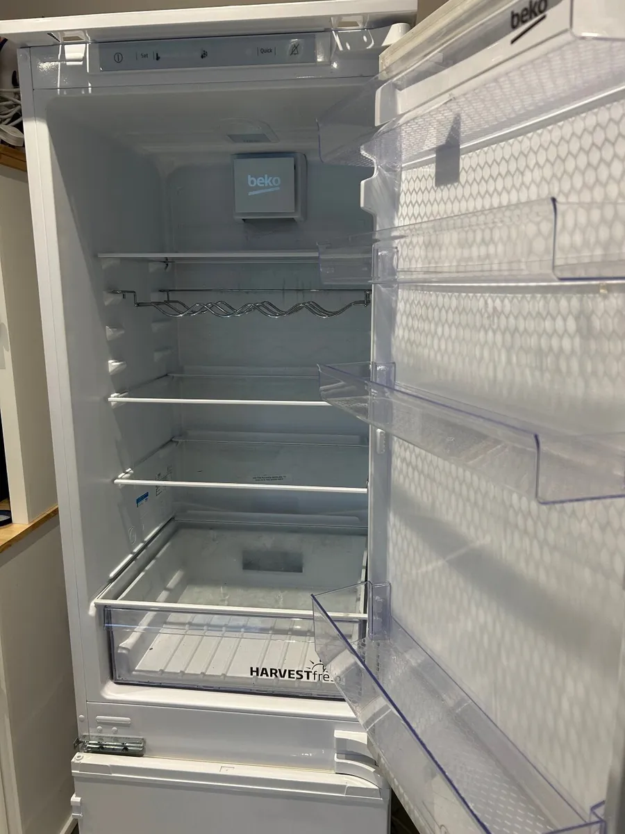 Beko 70/30 integrated Fridge - Image 3