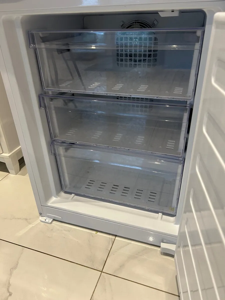 Beko 70/30 integrated Fridge - Image 4