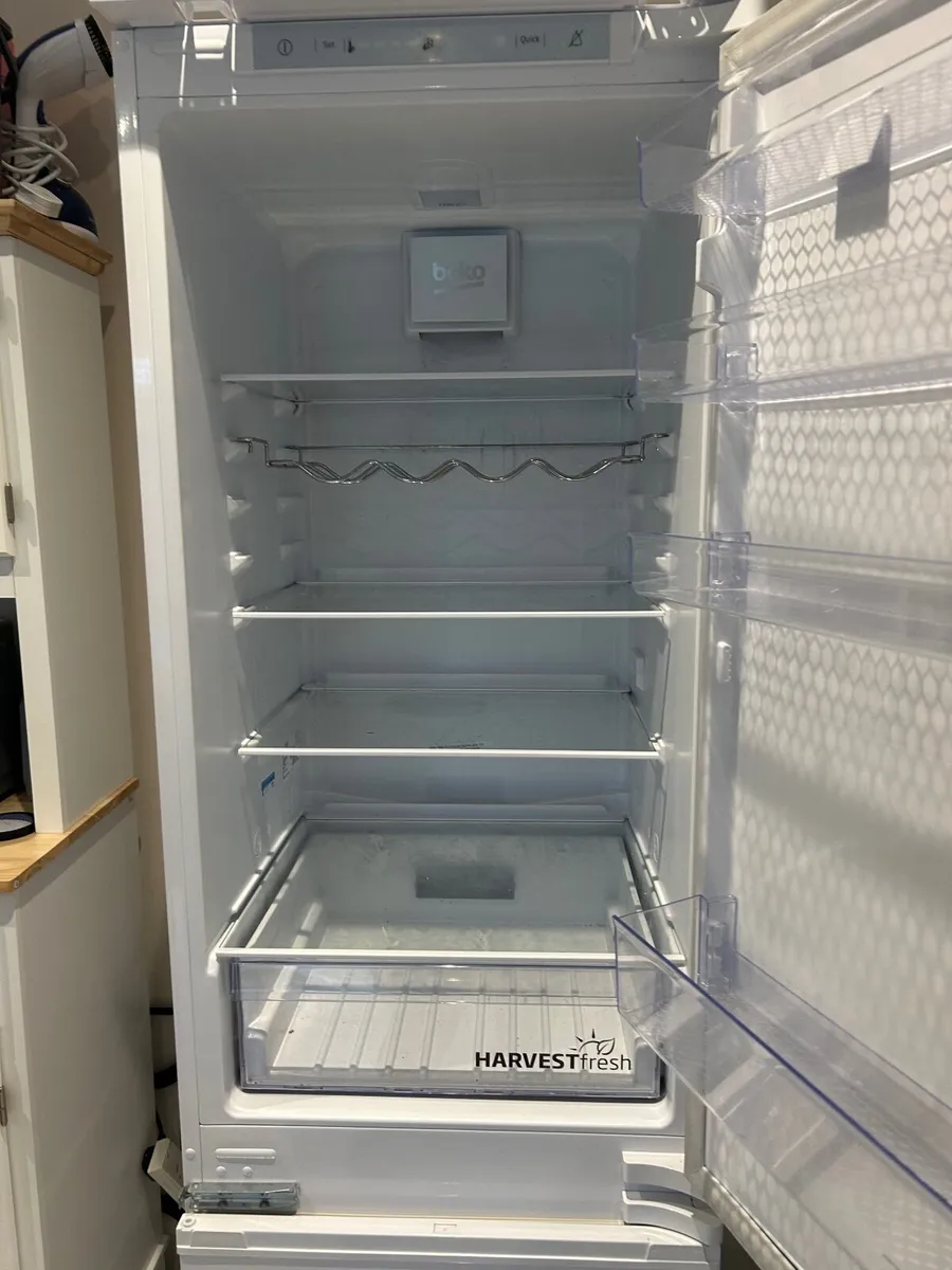 Beko 70/30 integrated Fridge - Image 2