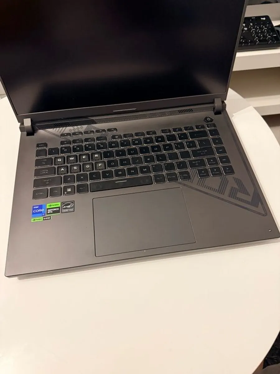 laptop - Image 1