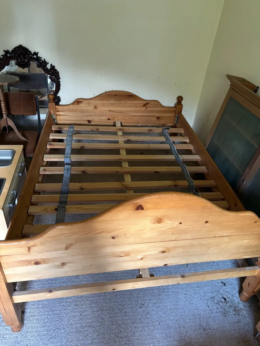 Double wooden bed base - Image 1