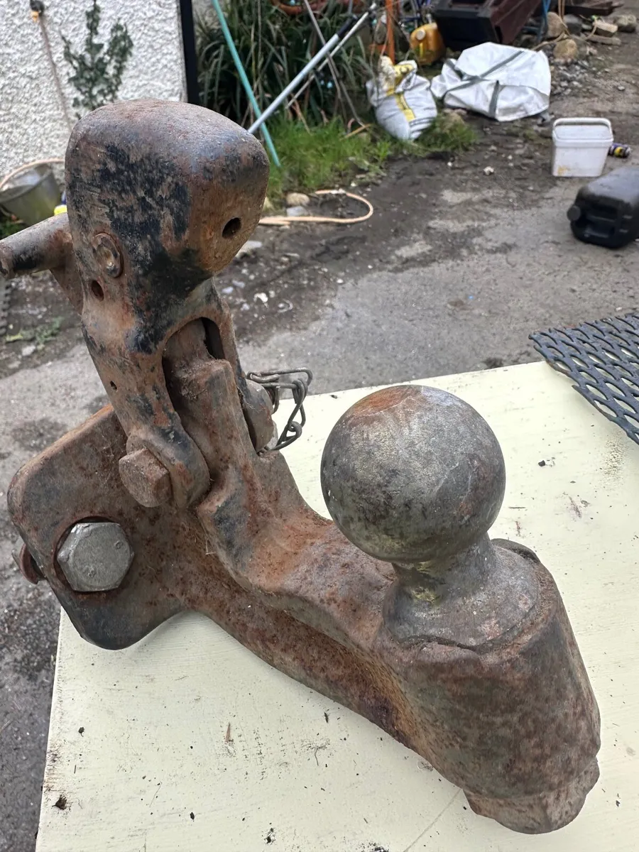 Nato type tow hitch - Image 2