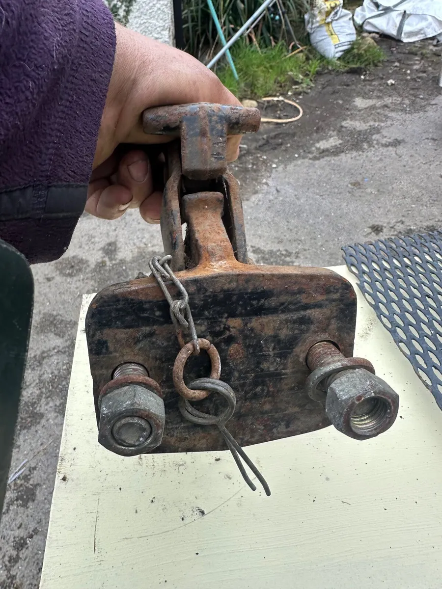 Nato type tow hitch - Image 3