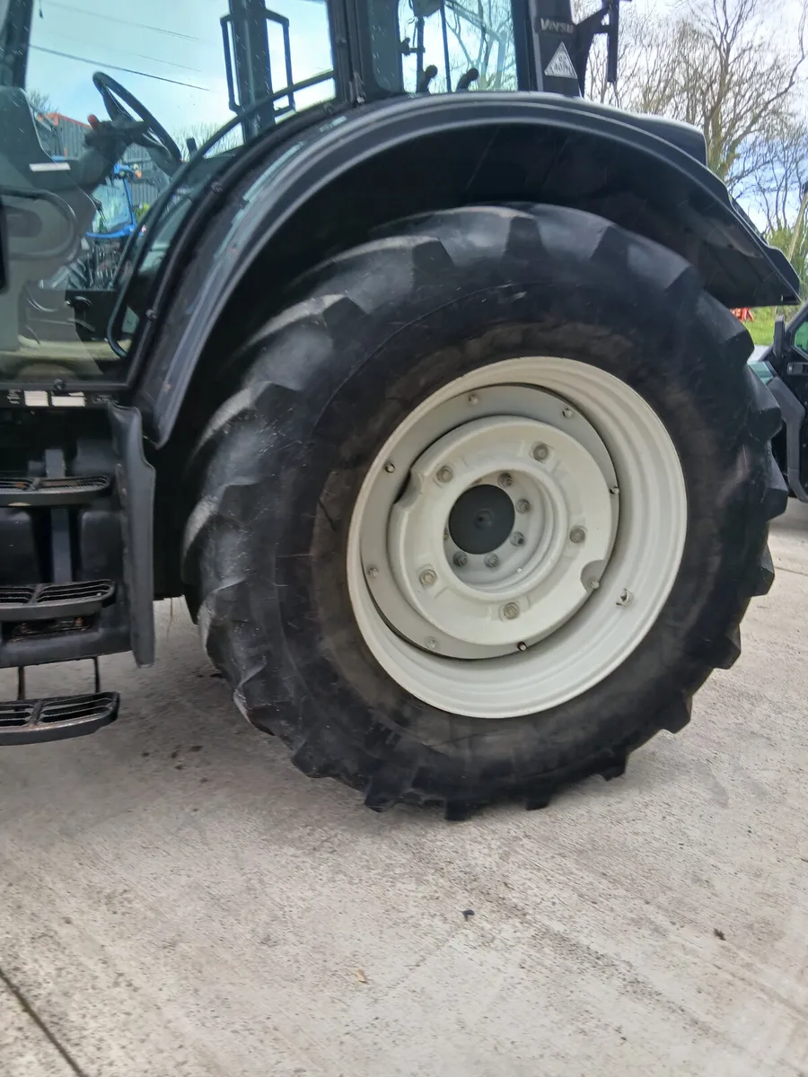 Valtra N163V & Loader - Image 4