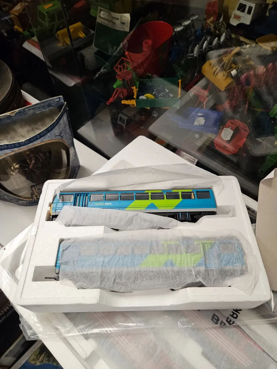 Hornby OO Gauge Spirit of the North Train Set - Image 3