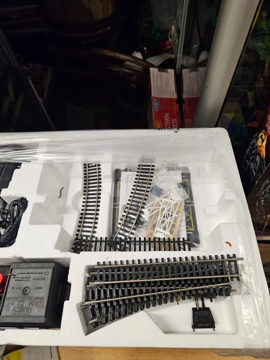 Hornby OO Gauge Spirit of the North Train Set - Image 4