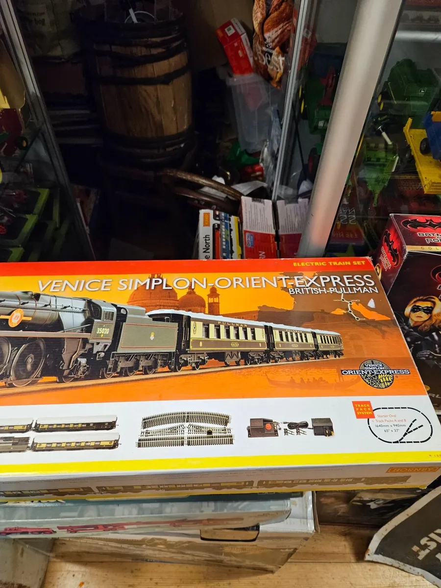Hornby OO Gauge Orient Express Train Set - Image 4