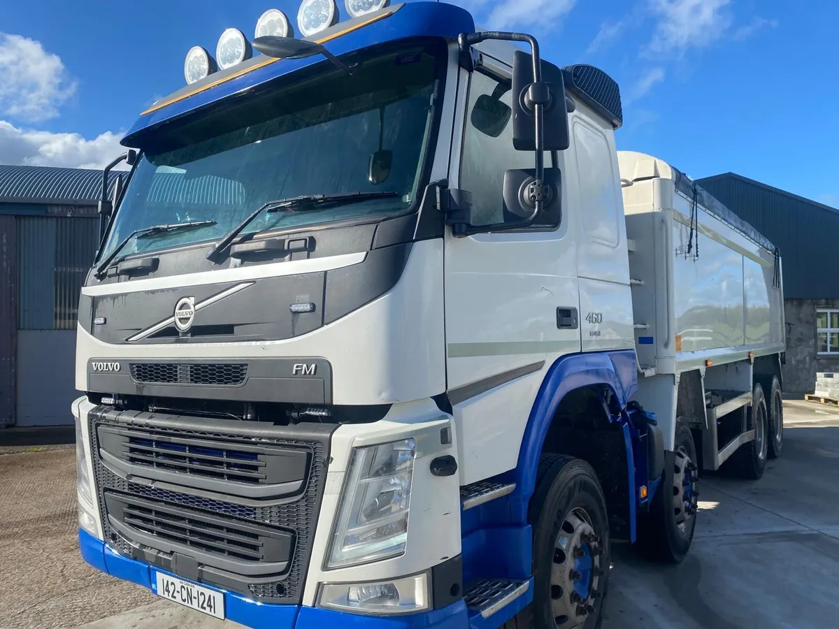 2014 Volvo 8x4 Tipper 460 13 Litre - Image 1