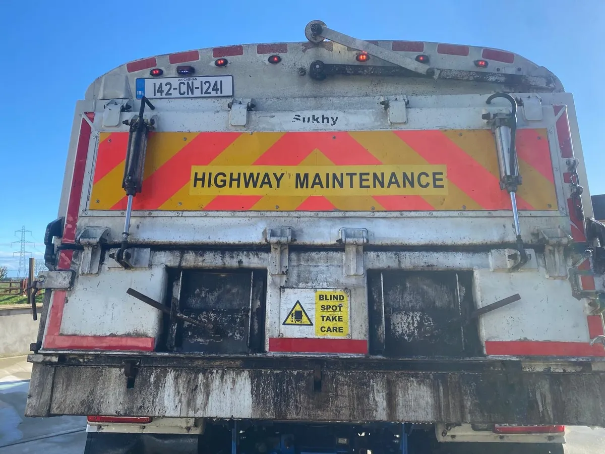 2014 Volvo 8x4 Tipper 460 13 Litre - Image 3
