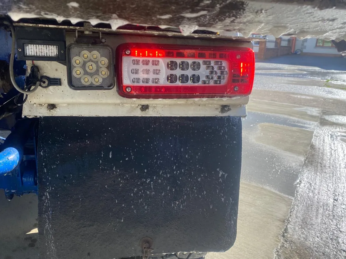 2014 Volvo 8x4 Tipper 460 13 Litre - Image 4